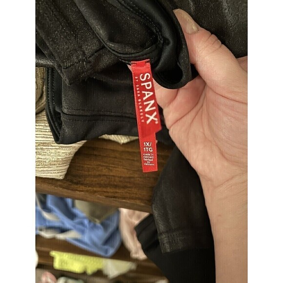 Spanx Faux Leather Black Leggings Size 1X - Picture 8 of 8